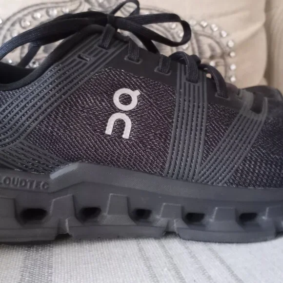 'On Cloud' Shoe Black/Eclipse size 9.5 EUC #5598626 - Picture 5 of 16